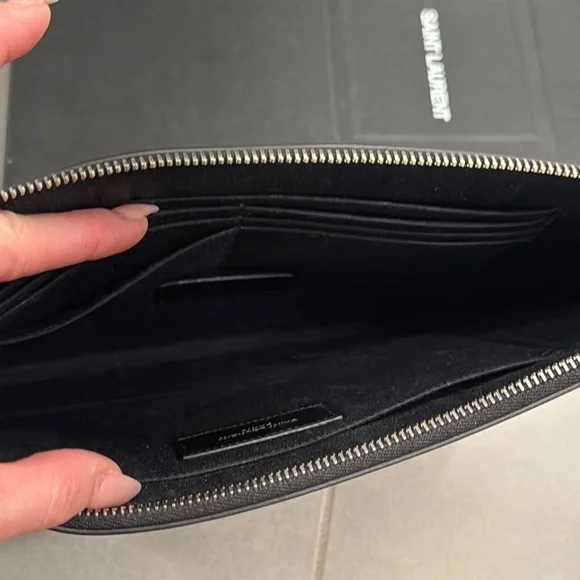 Saint Laurent Sleek Black envelope clutch - Picture 12 of 16